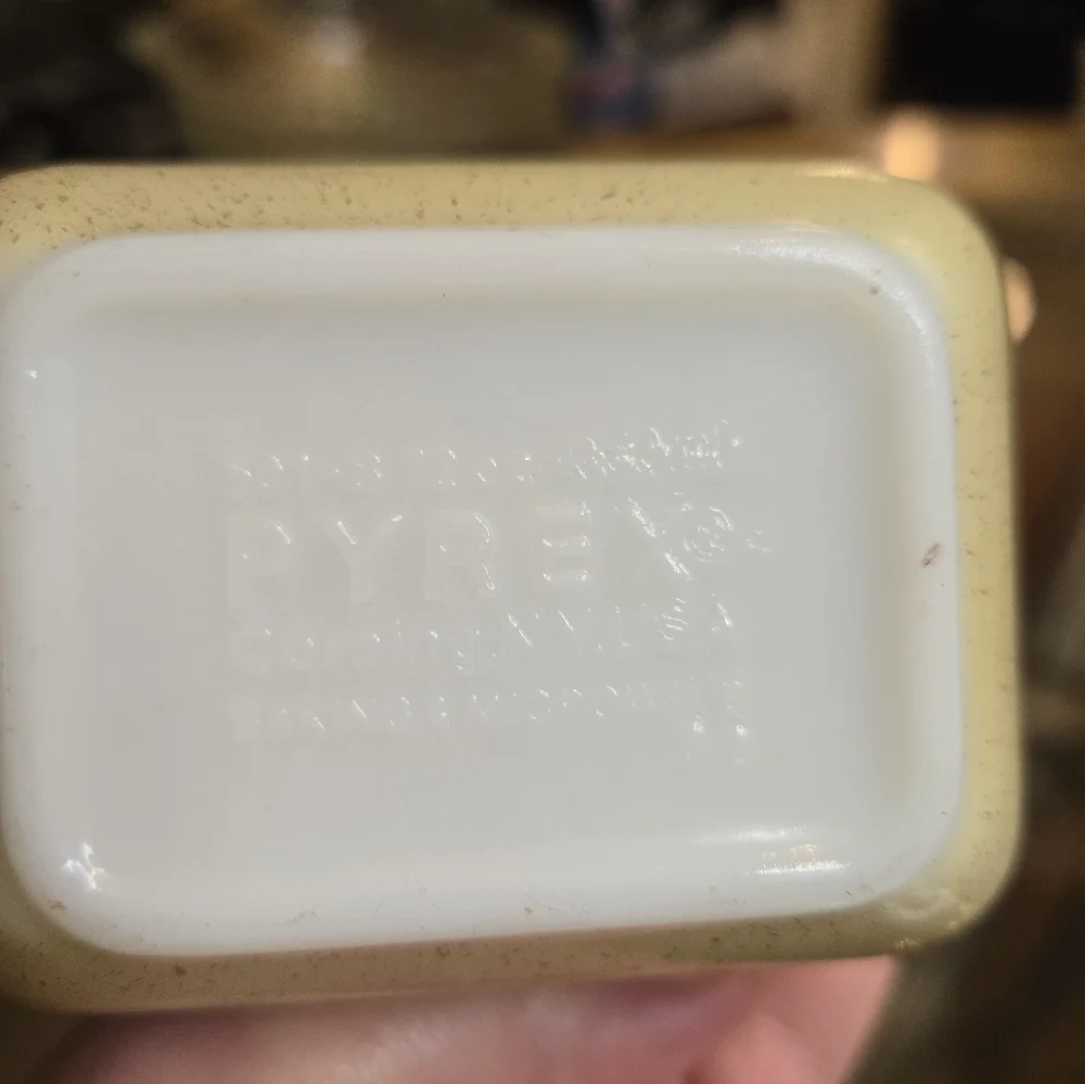 PYREX 1970s Homestead Refrigerator Dish - Picture 3 of 5